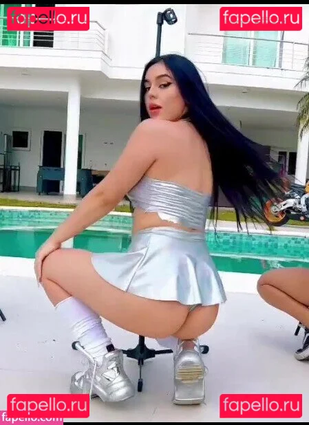 Bella Angel Dezoitou Onlyfans Photo Gallery 