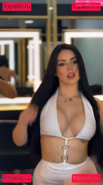 Bella Angel Dezoitou Onlyfans Photo Gallery 