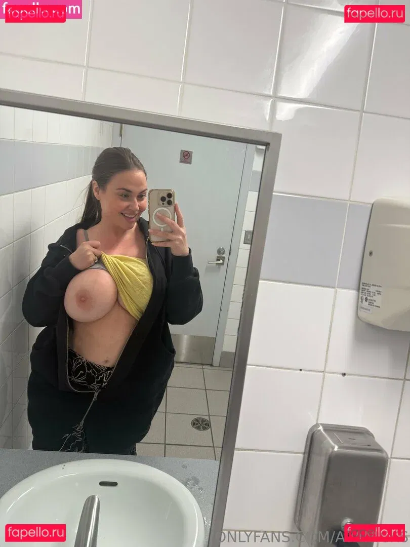 AvaNicks Onlyfans Photo Gallery 