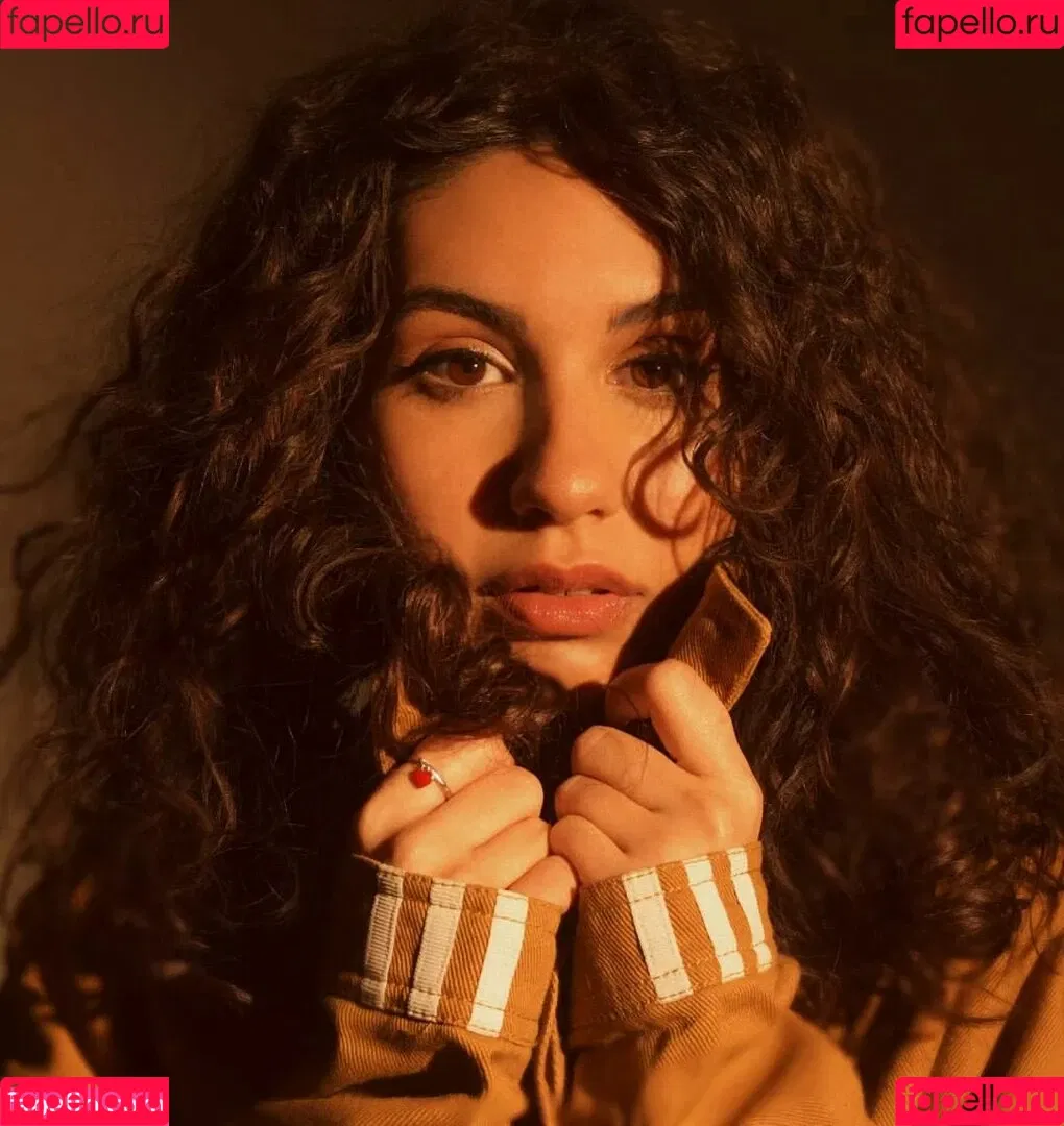 Alessia Cara Onlyfans Photo Gallery 