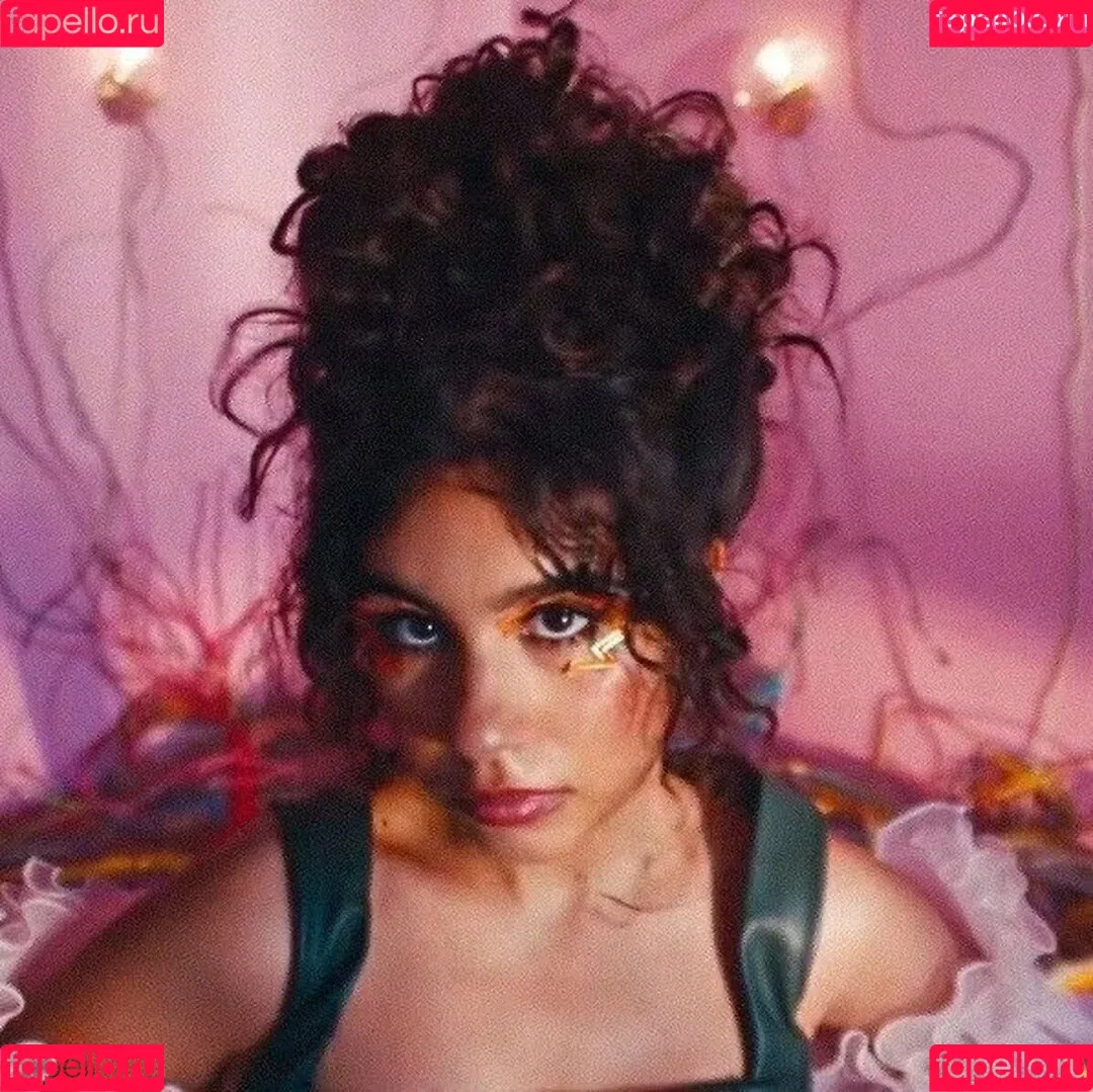 Alessia Cara Onlyfans Photo Gallery 