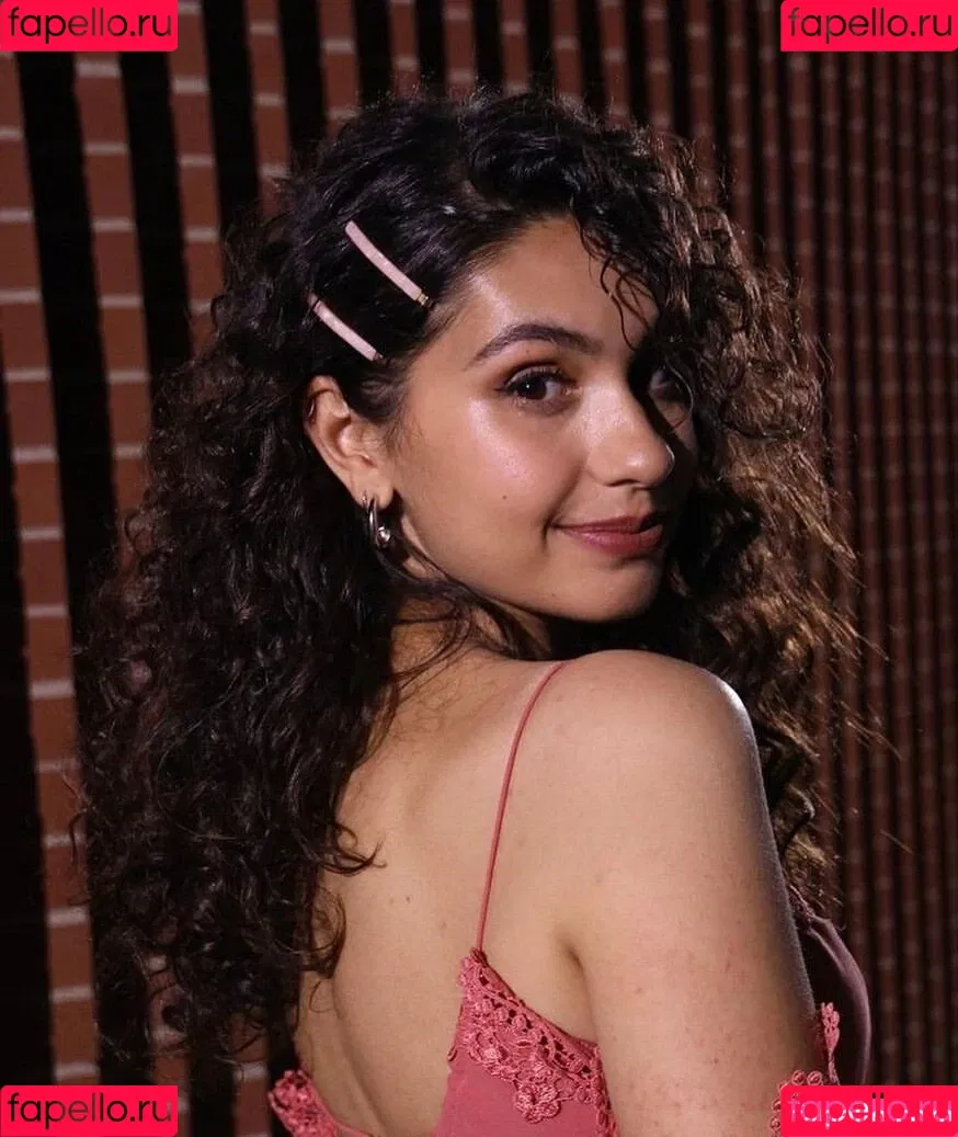 Alessia Cara Onlyfans Photo Gallery 