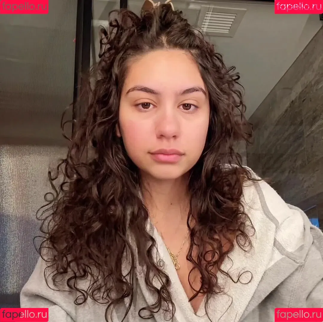 Alessia Cara Onlyfans Photo Gallery 