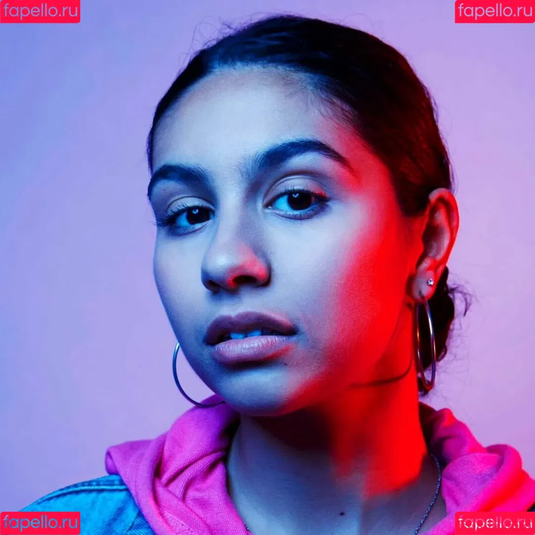 Alessia Cara Onlyfans Photo Gallery 