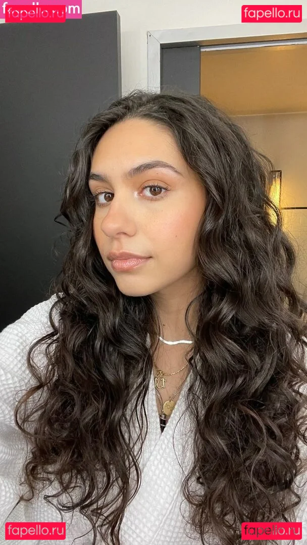 Alessia Cara Onlyfans Photo Gallery 