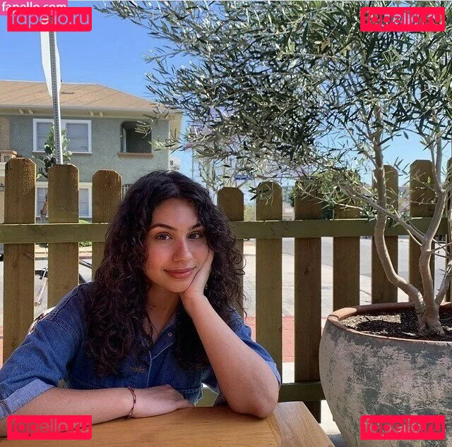 Alessia Cara Onlyfans Photo Gallery 