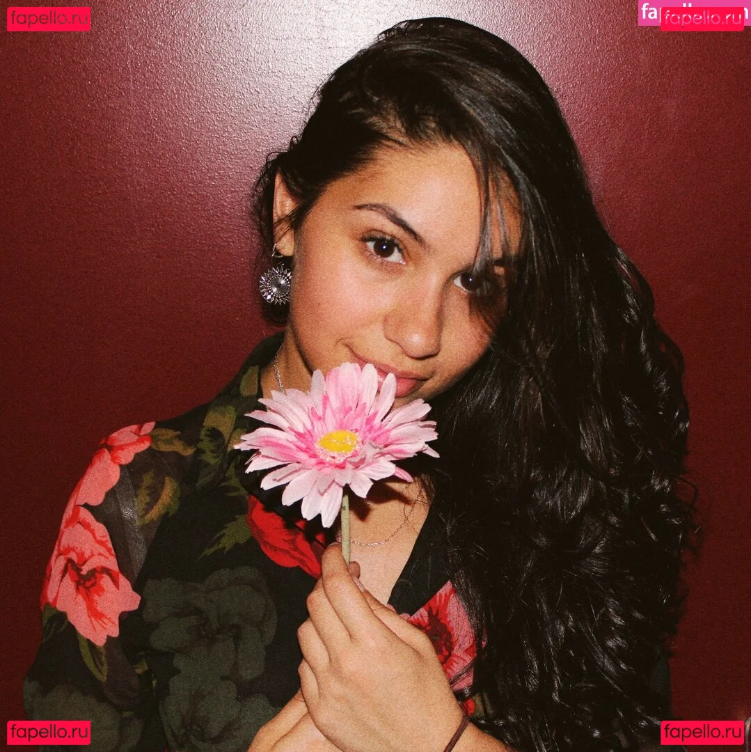 Alessia Cara Onlyfans Photo Gallery 