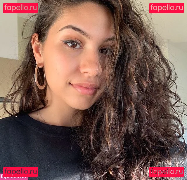 Alessia Cara Onlyfans Photo Gallery 