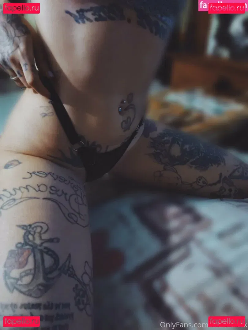 k.black.ink Onlyfans Photo Gallery 