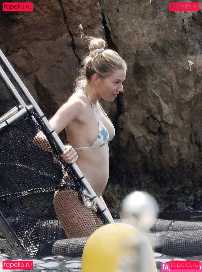 Sienna Miller Onlyfans Photo Gallery 