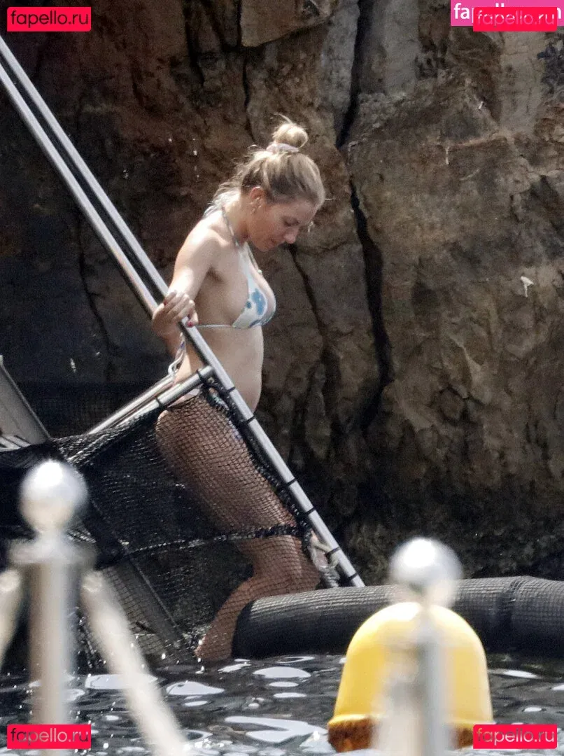 Sienna Miller Onlyfans Photo Gallery 