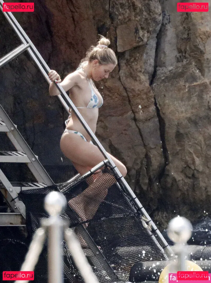 Sienna Miller Onlyfans Photo Gallery 