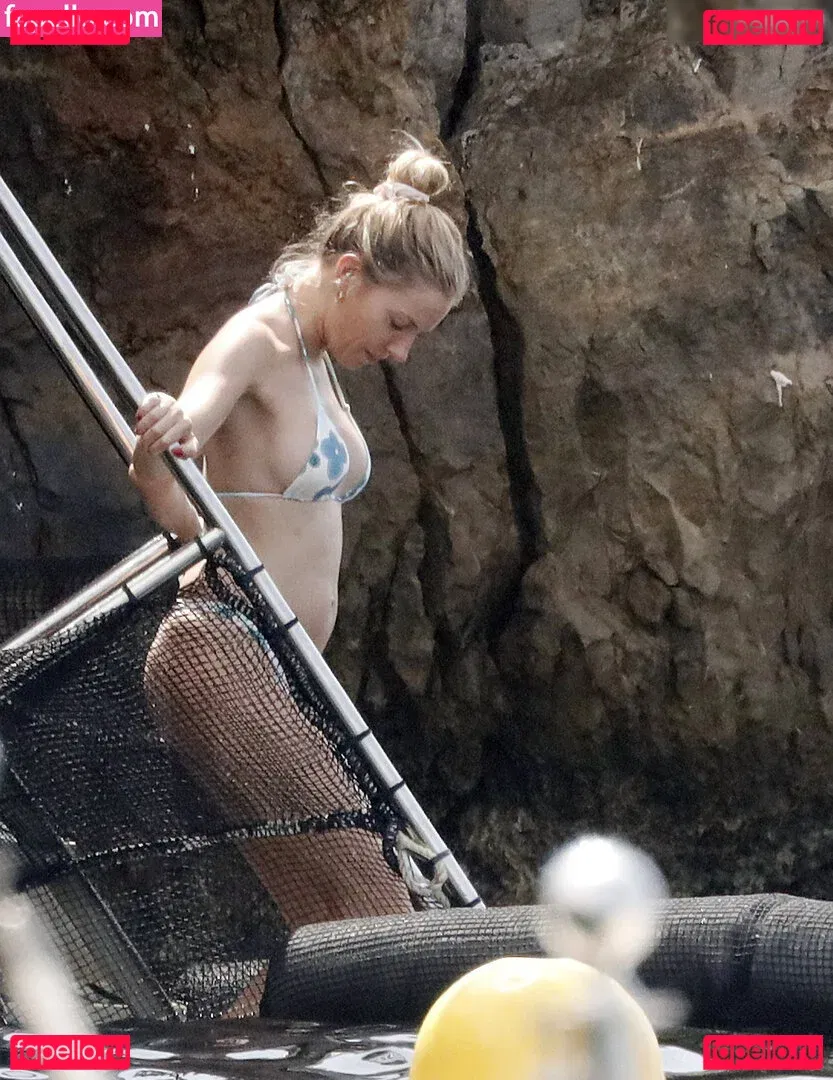 Sienna Miller Onlyfans Photo Gallery 