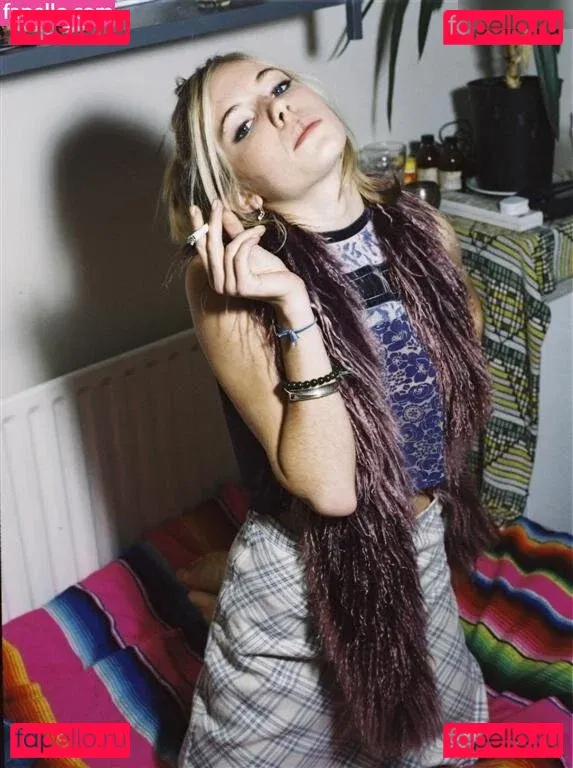 Sienna Miller Onlyfans Photo Gallery 