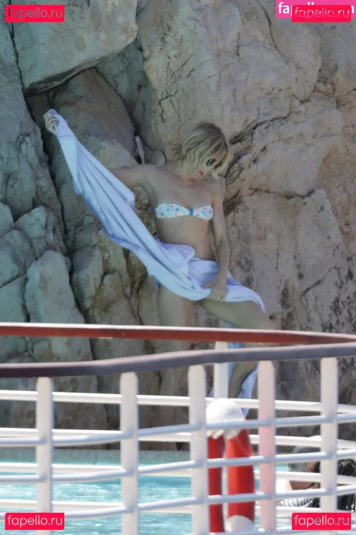 Sienna Miller Onlyfans Photo Gallery 