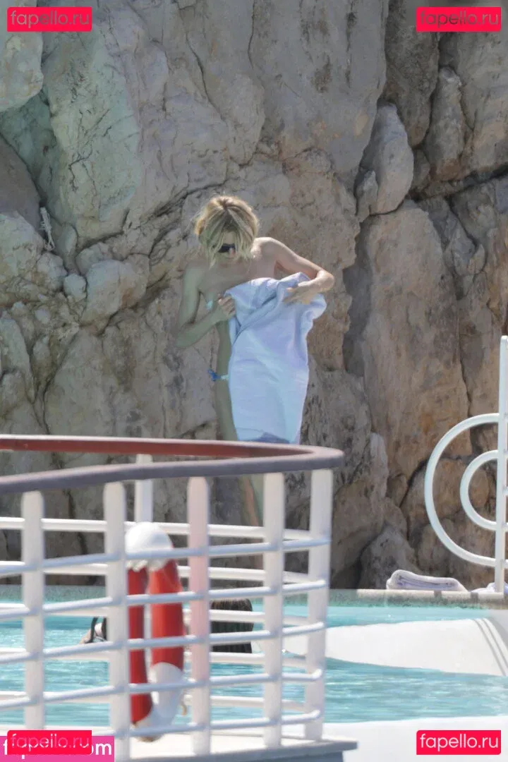 Sienna Miller Onlyfans Photo Gallery 