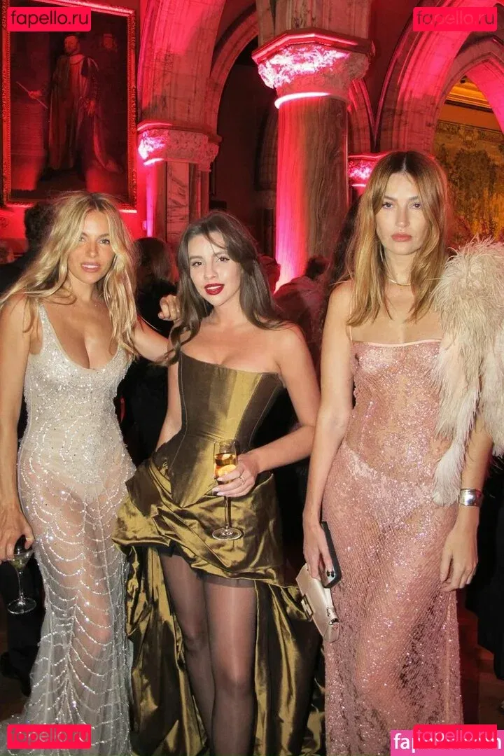 Sienna Miller Onlyfans Photo Gallery 