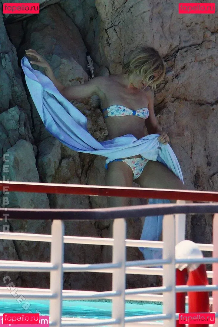 Sienna Miller Onlyfans Photo Gallery 