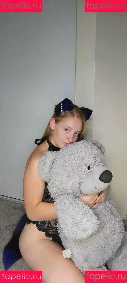 rainthelittlekitten Onlyfans Photo Gallery 