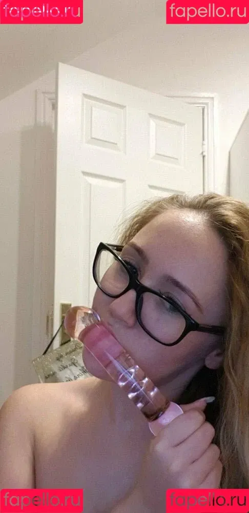 Sophie UK Teen Onlyfans Photo Gallery 