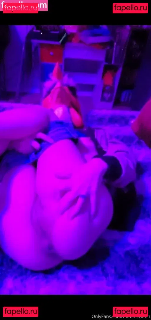 nomnstromn Onlyfans Photo Gallery 