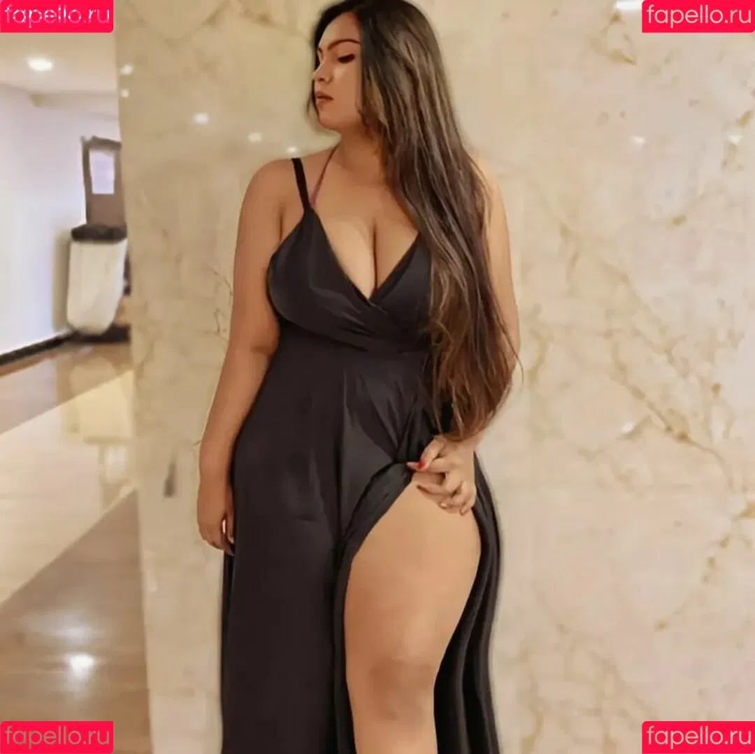 Richa Dutt Onlyfans Photo Gallery 