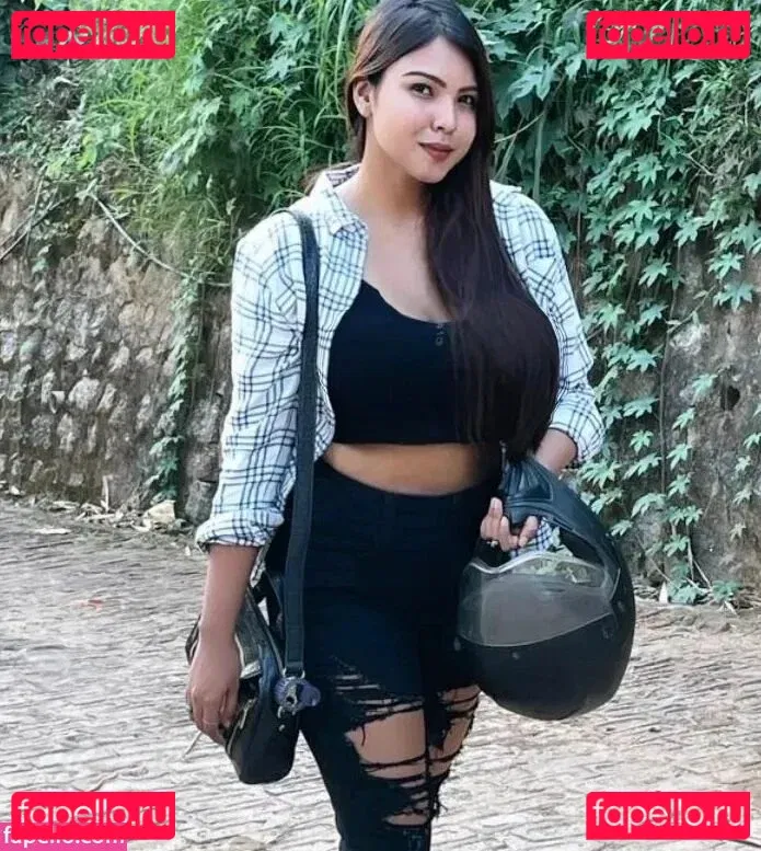 Richa Dutt Onlyfans Photo Gallery 