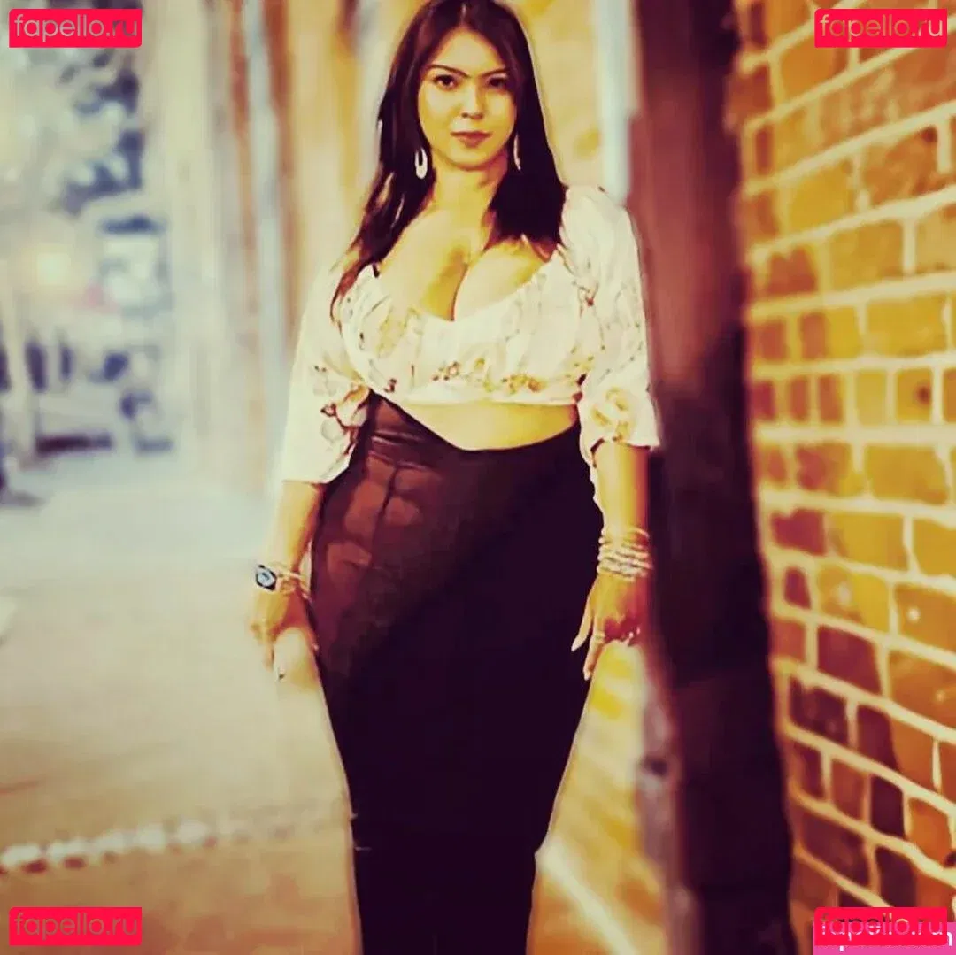 Richa Dutt Onlyfans Photo Gallery 