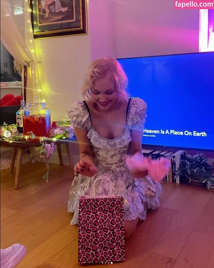 Grace VanderWaal Onlyfans Photo Gallery 