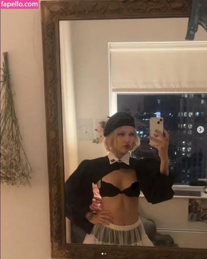 Grace VanderWaal Onlyfans Photo Gallery 