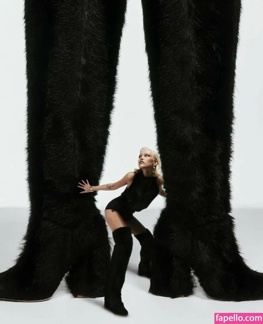 Grace VanderWaal Onlyfans Photo Gallery 