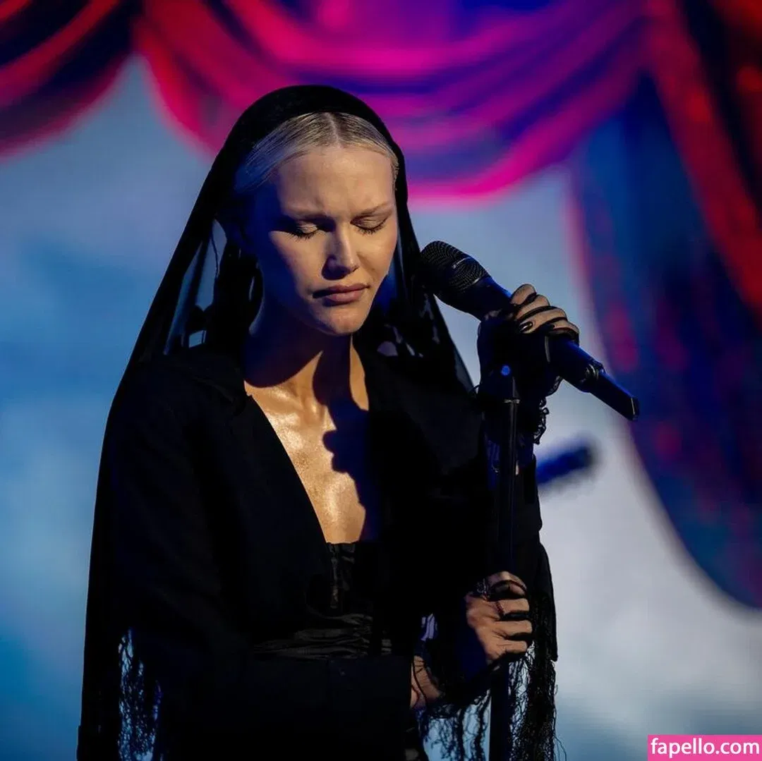 Grace VanderWaal Onlyfans Photo Gallery 