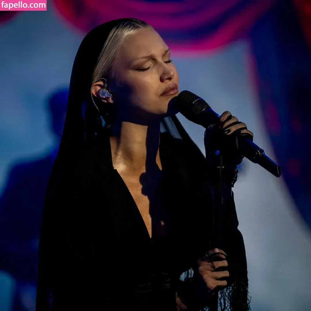 Grace VanderWaal Onlyfans Photo Gallery 