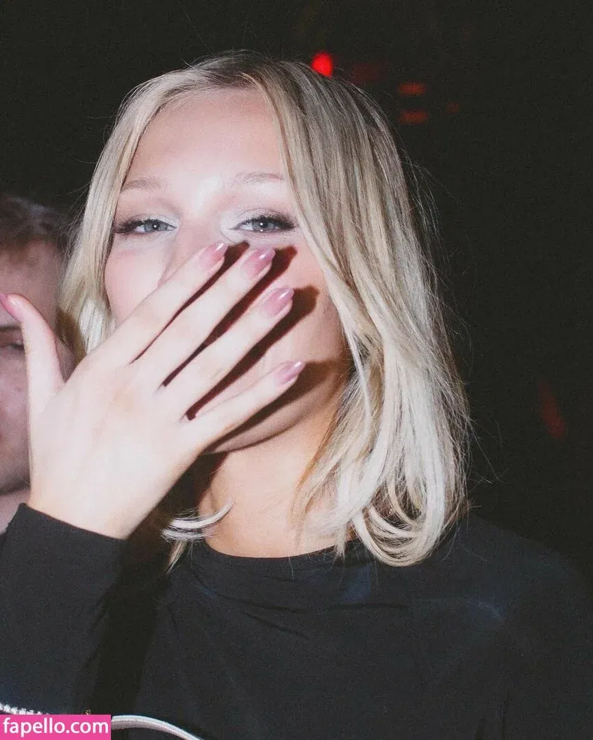 Grace VanderWaal Onlyfans Photo Gallery 