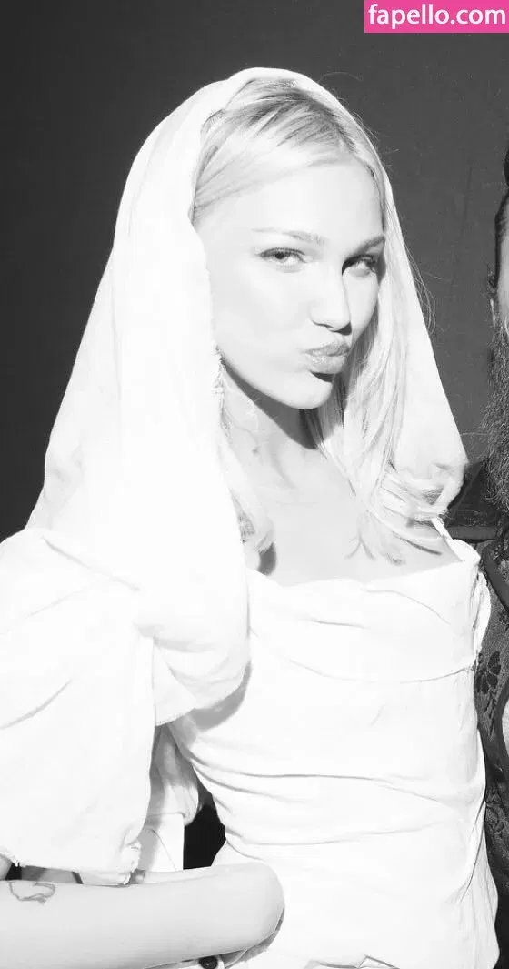 Grace VanderWaal Onlyfans Photo Gallery 