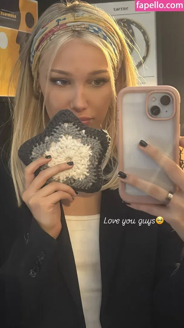 Grace VanderWaal Onlyfans Photo Gallery 