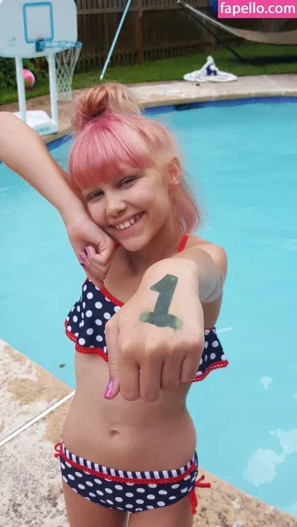 Grace VanderWaal Onlyfans Photo Gallery 