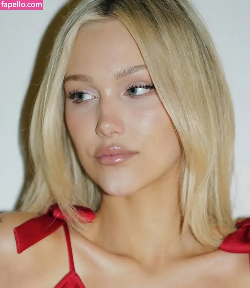 Grace VanderWaal Onlyfans Photo Gallery 