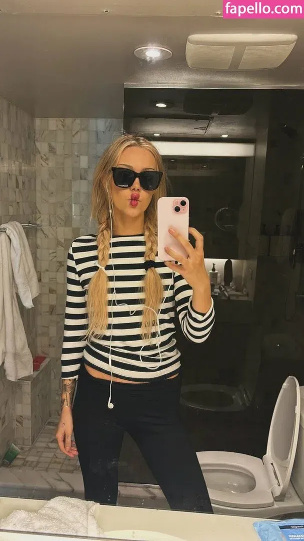 Grace VanderWaal Onlyfans Photo Gallery 