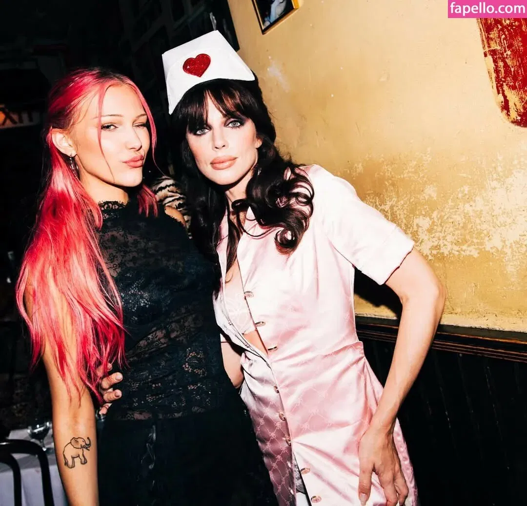 Grace VanderWaal Onlyfans Photo Gallery 