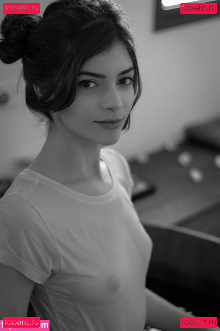 Lari Anjos Onlyfans Photo Gallery 