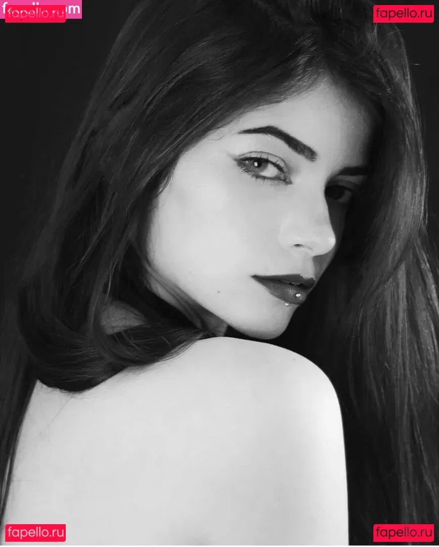 Lari Anjos Onlyfans Photo Gallery 