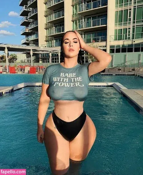 Holly Luyah Onlyfans Photo Gallery 