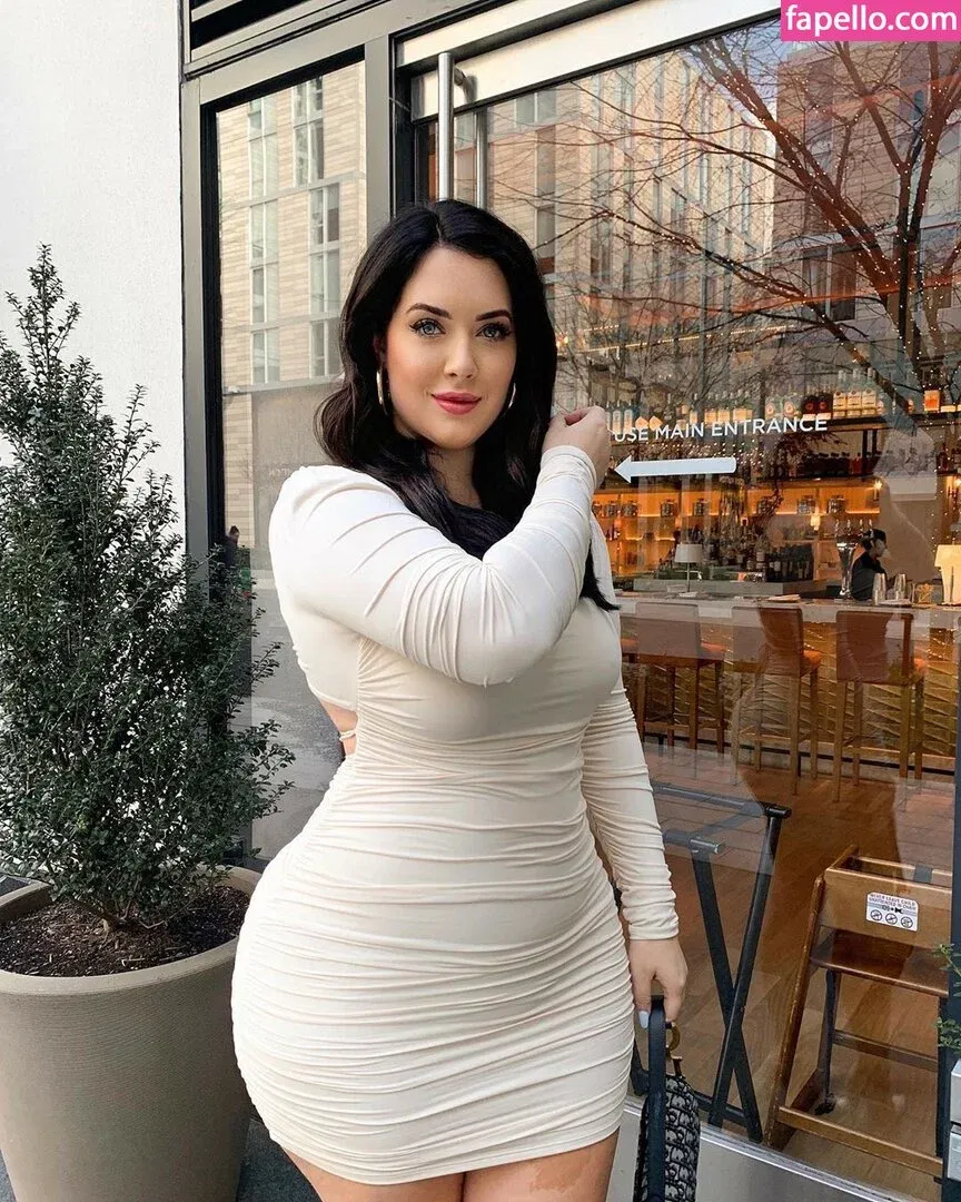 Holly Luyah Onlyfans Photo Gallery 