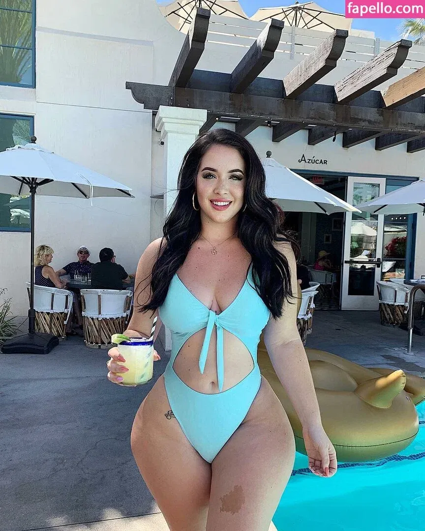 Holly Luyah Onlyfans Photo Gallery 