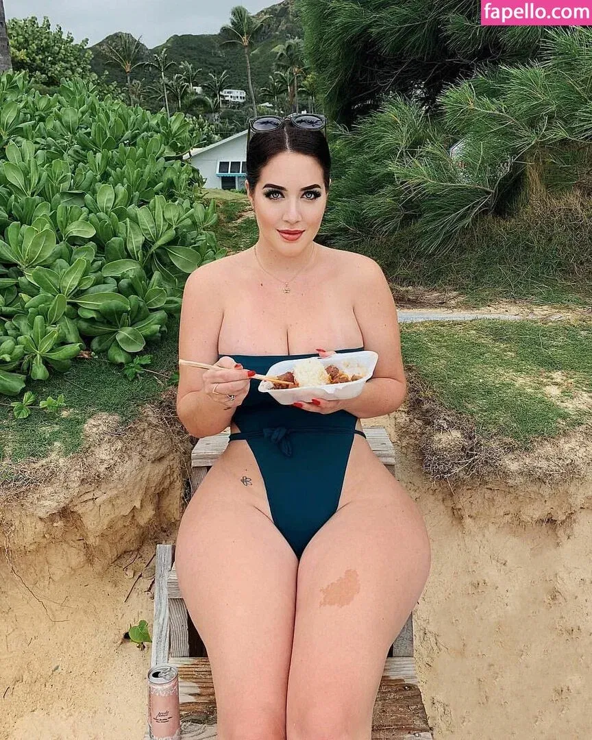 Holly Luyah Onlyfans Photo Gallery 