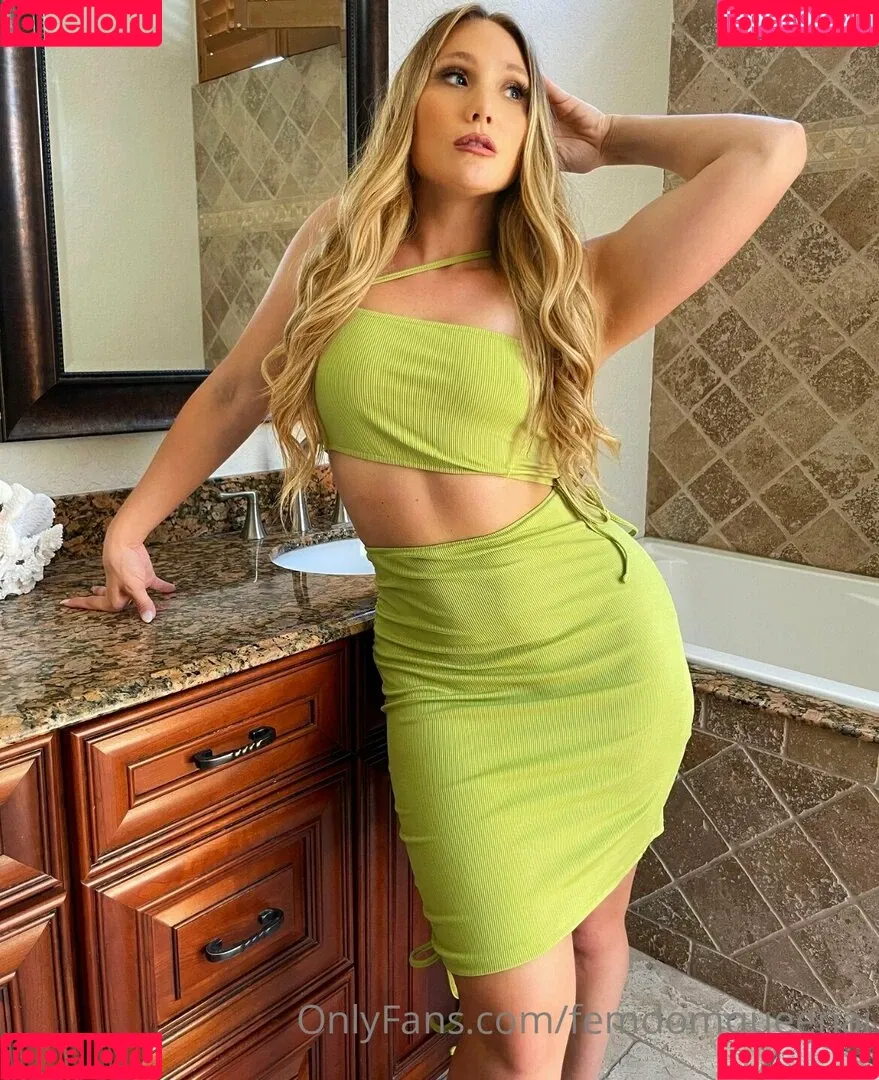femdomqueenaj Onlyfans Photo Gallery 