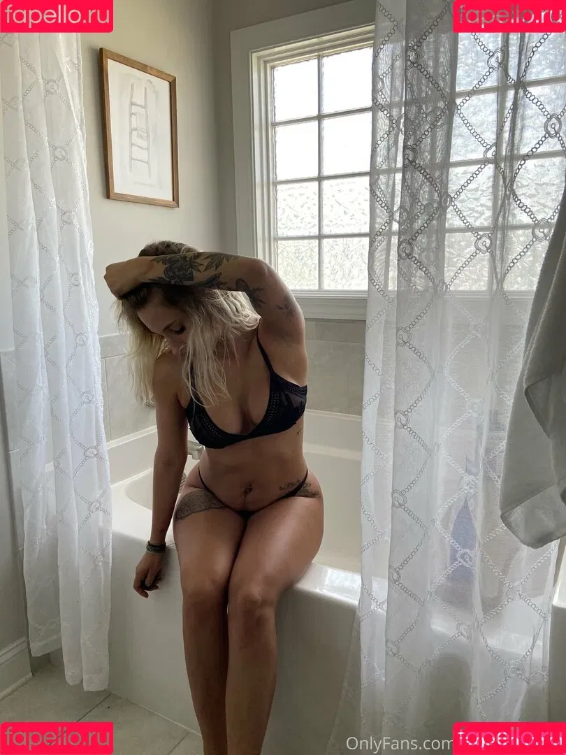 maeve.xxx Onlyfans Photo Gallery 
