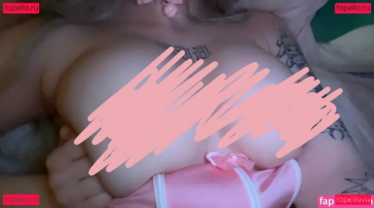 strawberrywolfgirl Onlyfans Photo Gallery 