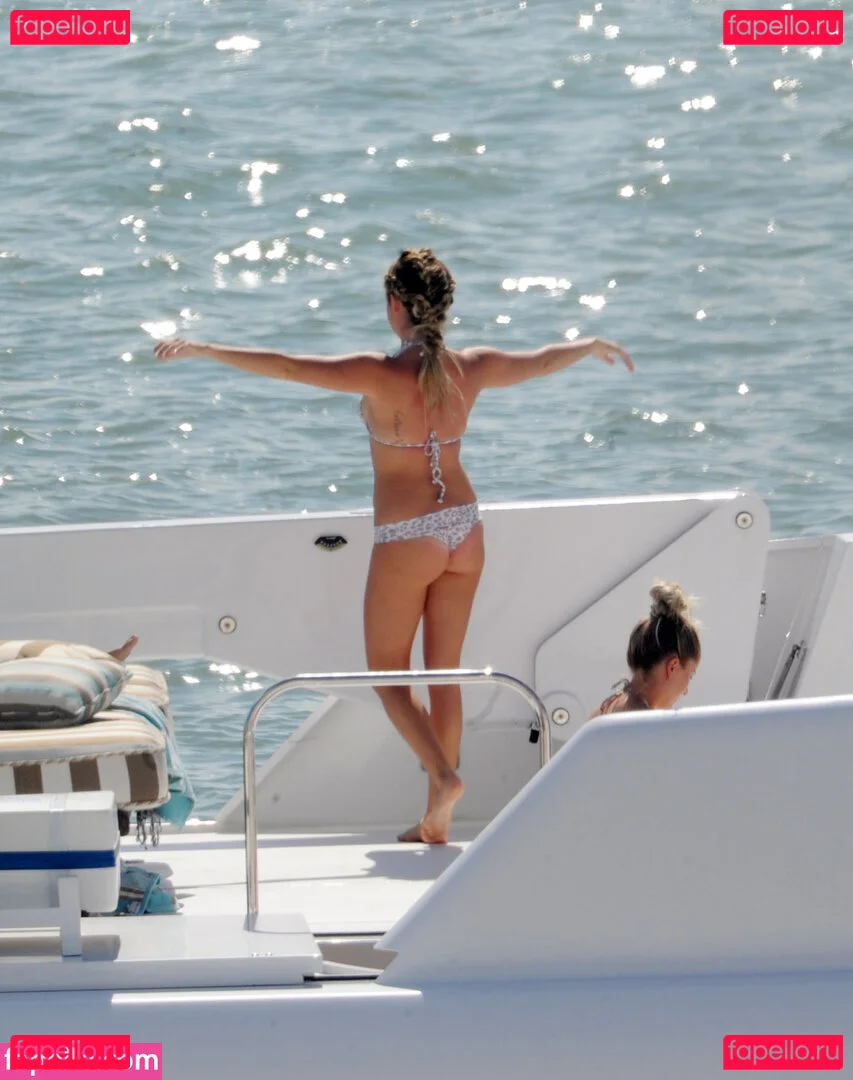 Ashley Tisdale Onlyfans Photo Gallery 